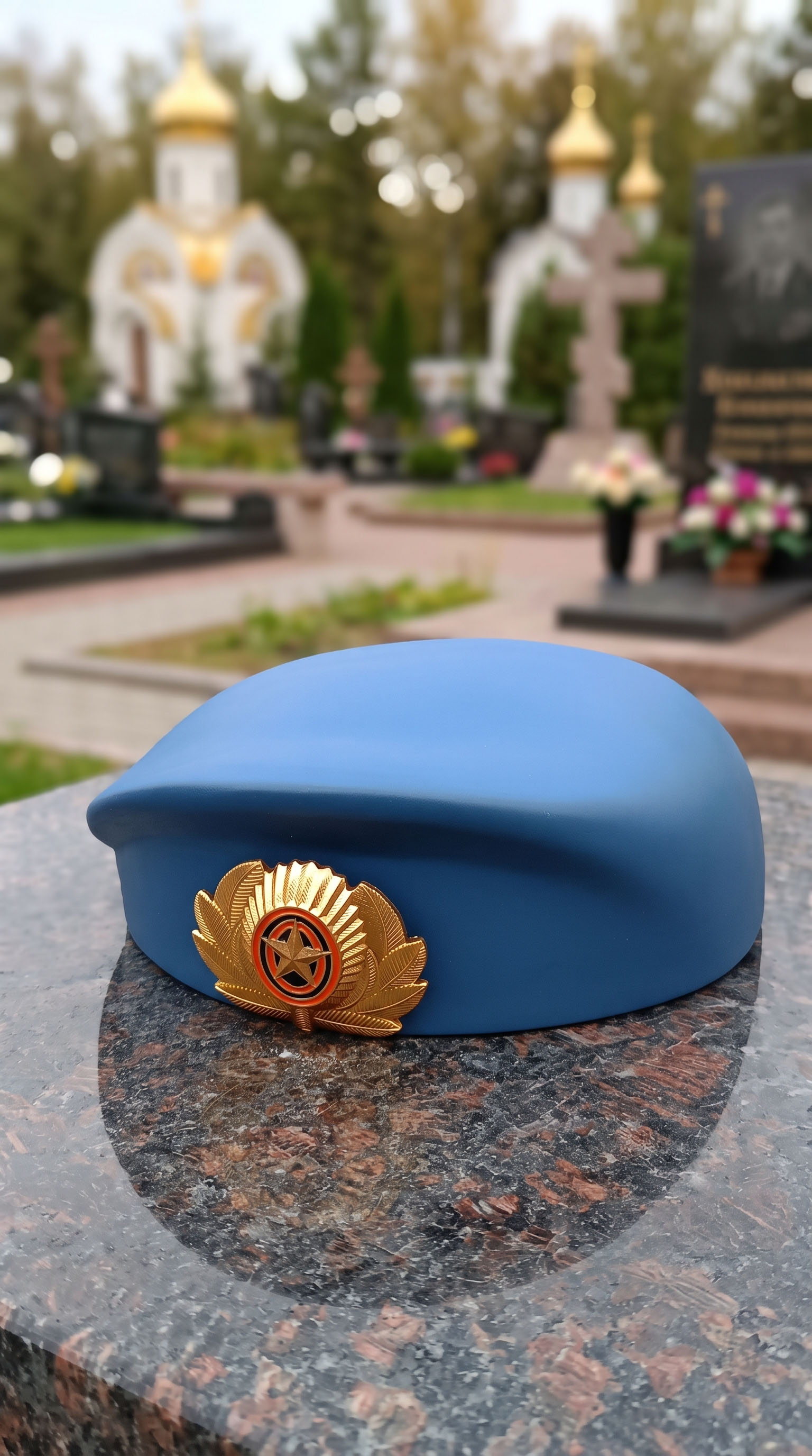 Гранитный окрашенный берет 2