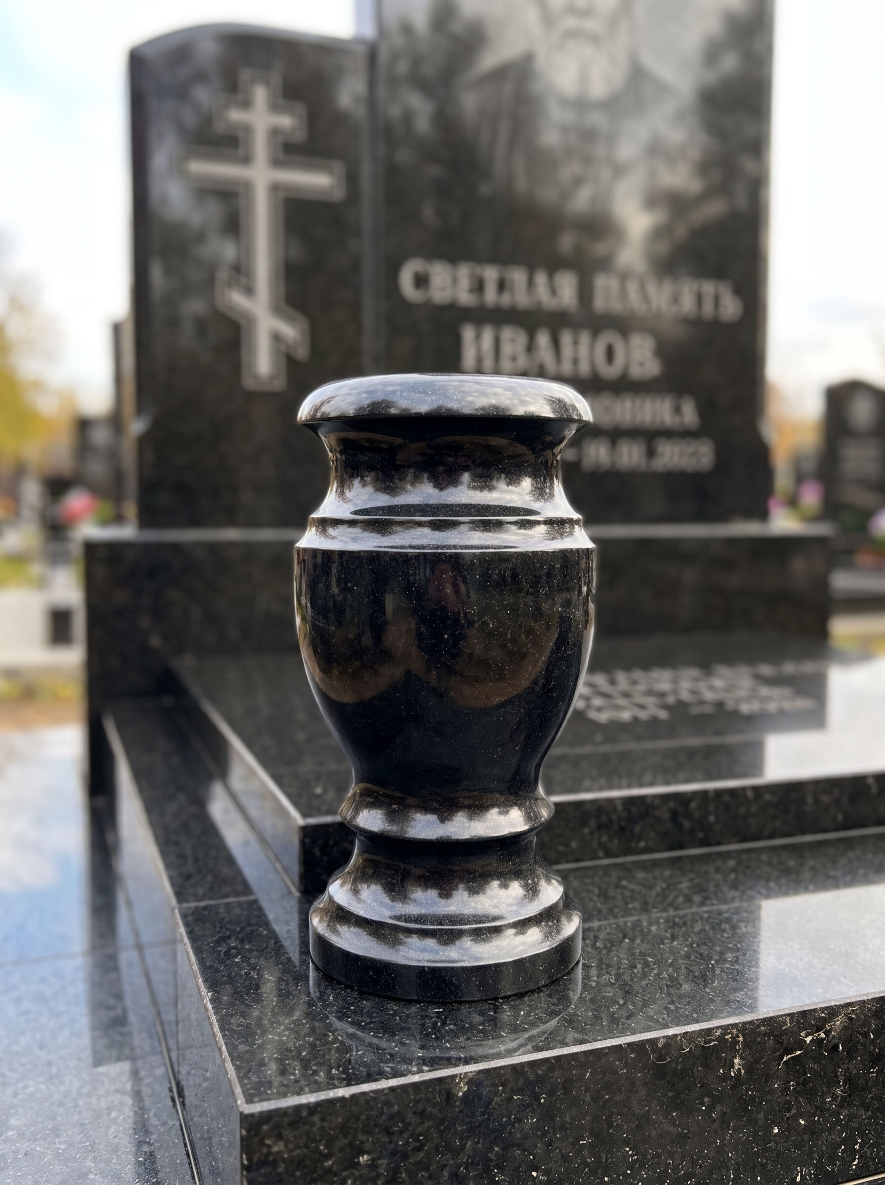 Ваза из гранита Габбро