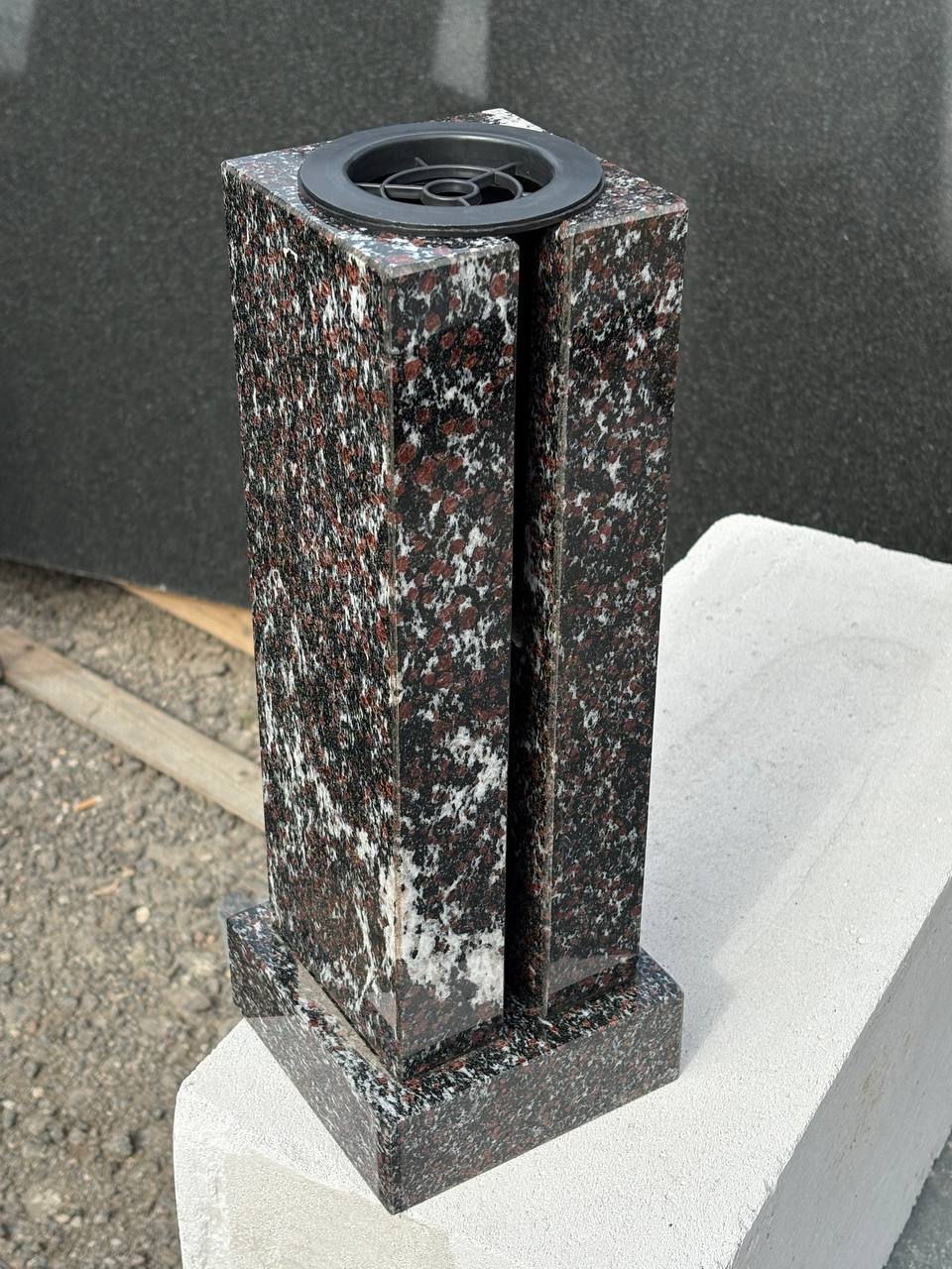 Ваза ПРЯМАЯ (40*15, гранит Амфиболит) арт:2579