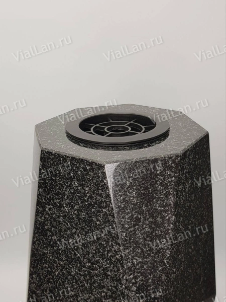 Ваза ЦЕЛЬНАЯ "УГОЛ" (30*15, гранит Габбро, Карелия) арт:2104