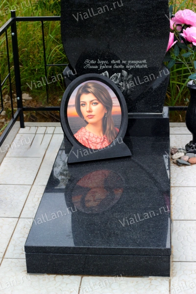 Рамка Гранитная (Овал, Гранит Габбро, 30*37, медальон 26*32) арт:1789