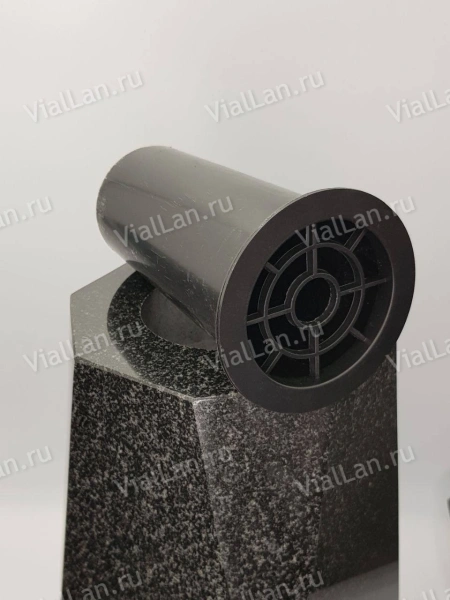 Ваза ЦЕЛЬНАЯ "БЕРМУД" (30*15, гранит Габбро, Карелия) арт:2102