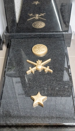 Звезда младшие офицеры (13*12*3 см. Гранит Габбро, окраска золото) арт:2638