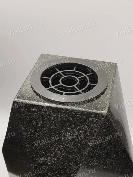 Ваза ЦЕЛЬНАЯ "РУБИН" (30*15, гранит Габбро, Карелия) арт:2100