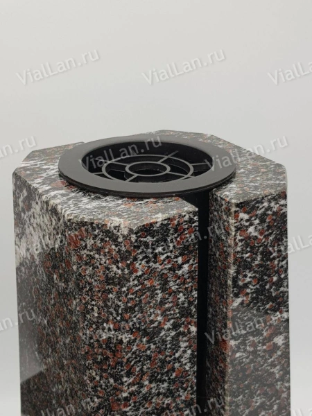 Ваза Бочка (28*15*15, гранит Амфиболит, с вкладышем) арт:2097