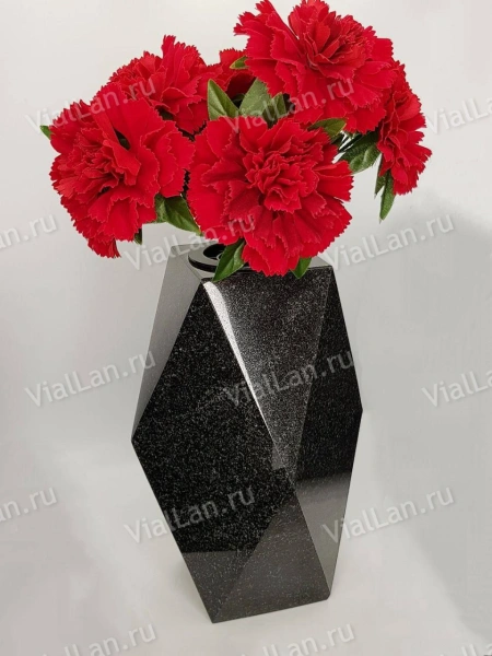 Ваза ЦЕЛЬНАЯ "РУБИН" (30*15, гранит Габбро, Карелия) арт:2100